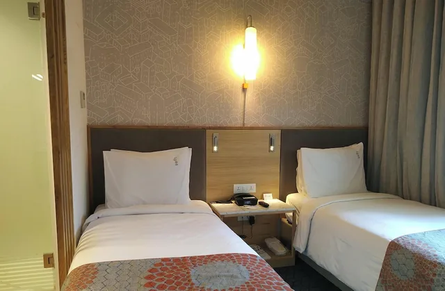 غرفة قياسية بسريرين منفصلين، Holiday Inn Express Hyderabad Banjara Hills 2/7