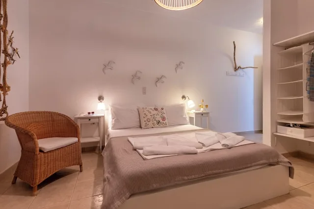غرفة بسرير مزدوج بإطلالة على المدينة، Heliotropio Studios & Apartments 1/10