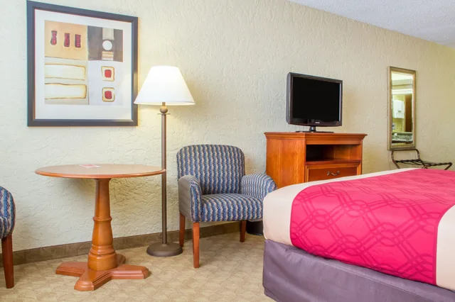 غرفة قياسية بسرير كينج، Econo Lodge Broken Arrow 8/10