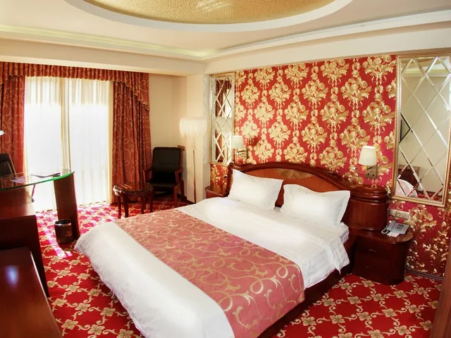 Standard King Room:، Cron Palace kosher Tbilisi Hotel 1/3