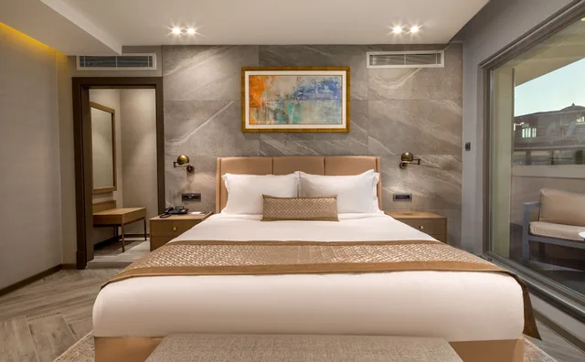 Mosque, Blue, Suite, Murphy Bed, Mula Hotel 1/7
