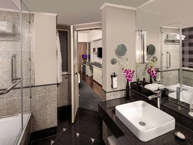 غرفة فاخرة بسرير كينج بإطلالة على المدينة، Sofitel Saigon Plaza Hotel 8/8