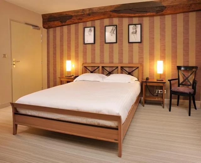 غرفة قياسية بسرير مزدوج، Hostellerie du Forez 2/2