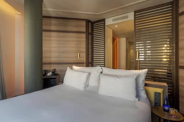 غرفة ديلوكس غراند بسرير كوين بإطلالة، Pestana CR7 Gran Vía 2/9