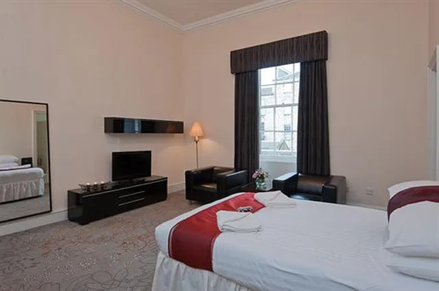 شقة بـ3 غرف نوم، Cairn Hotel - Edinburgh 1/1