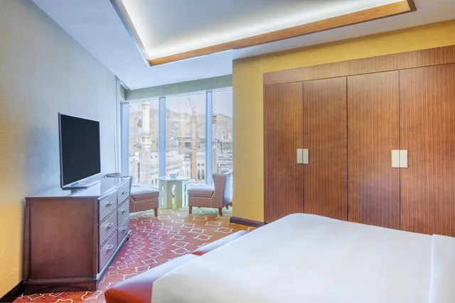 جناح تنفيذي بسرير كينج بغرفة نوم واحدة مع أريكة، فندق جبل عمر ماريوت مكة(Jabal Omar Marriott Hotel Makkah) 7/10