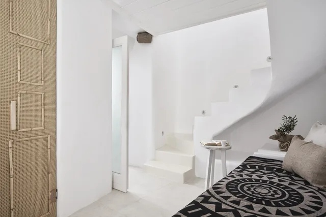 Mezzanine, Suite, Queen Bed, Sea View، Little Venice Suites 1/5