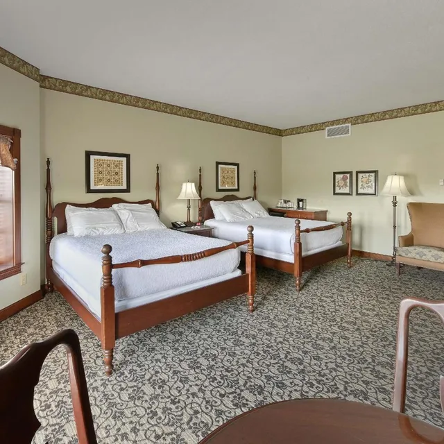 غرفة بسريرين كوين، Carlisle Inn Sugarcreek 5/10