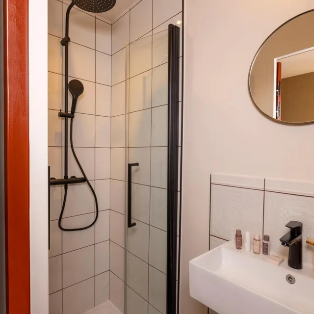 غرفة مفردة، Hotel Ernest 4/5