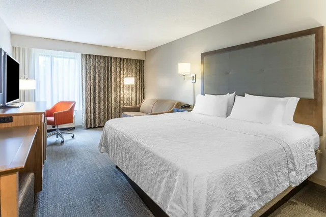 Study, King Bed, Sofa, Hampton Inn Eau Claire 1/3