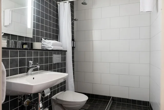 غرفة قياسية بسرير مزدوج أو سريرين منفصلين، Hotel Bishops Arms Koping 6/10
