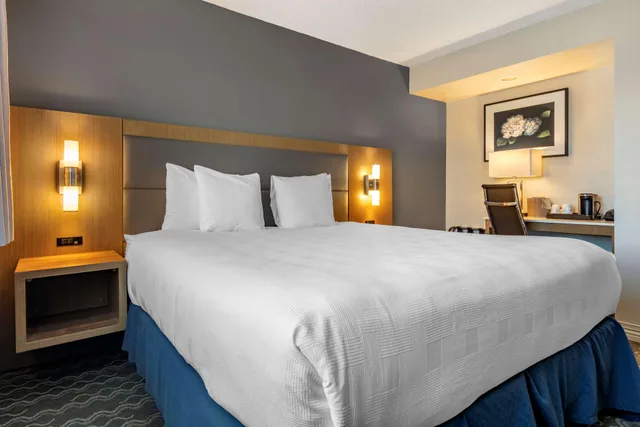 Room, King Bed, Accessible, Best Western Plus Vancouver Airport Hotel 1/2