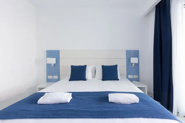 غرفة جونيور بسرير مزدوج بإطلالة على البحر بغرفة نوم واحدة، Hotel Giosue A Mare 3/10