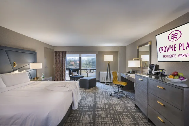 غرفة بريميوم بسرير كينج، Crowne Plaza Hotel Providence Warwick 3/7
