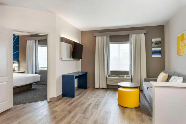 جناح بسرير كوين، Comfort Suites Elgin Northwest 3/4