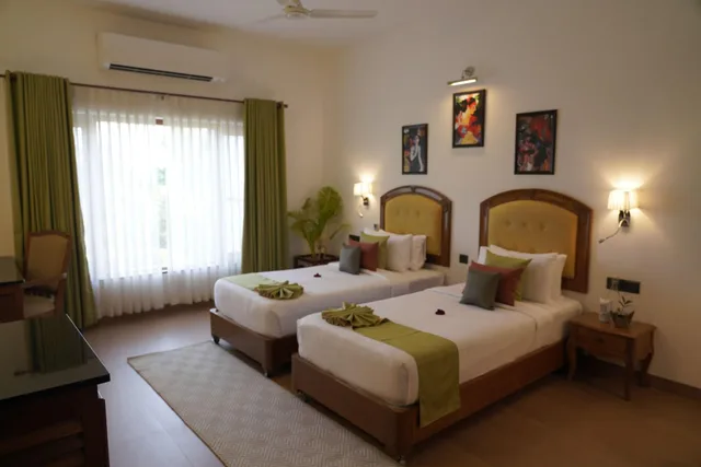 Deluxe Room Tower Wing، Backwater Ripples 2/4