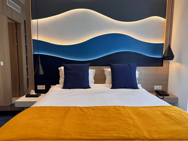 Deluxe, Queen Bed, Carlton 10/10