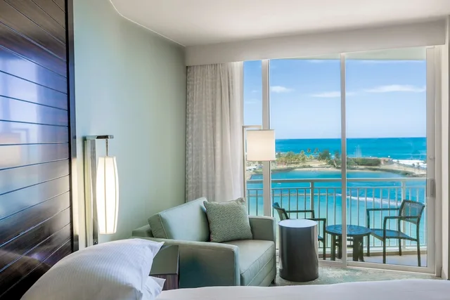 غرفة بسرير كينج بإطلالة على البحر لذوي الإعاقة، Caribe Hilton 5/8