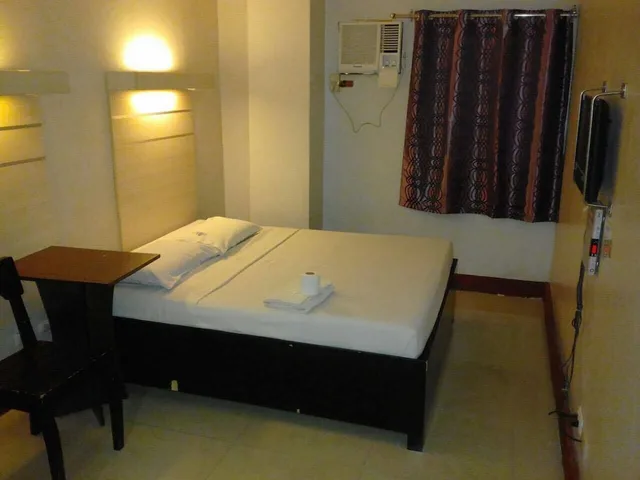 غرفة اقتصادية بسرير مزدوج، The Loft Inn 1/2