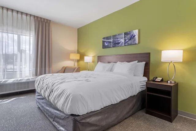 غرفة بسرير كينج لذوي الإعاقة، Sleep Inn & Suites Liberty TX 1/2