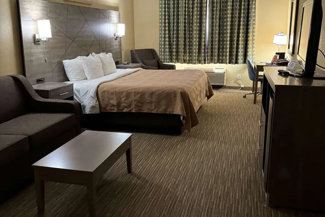 جناح بسرير كينج، Quality Inn Forsyth - Decatur 3/4