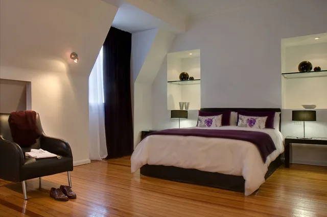 غرفة سوبيريور بسرير كوين، Broadway Hotel And Suites 1/5