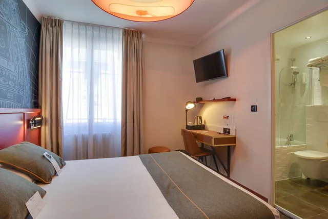 Court, Comfort, Queen Bed, Best Western Hotel Graslin 1/9