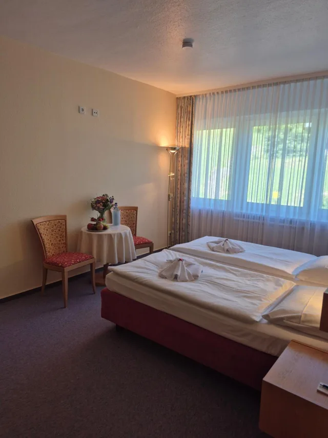 غرفة عائلية بسرير كينج بشرفة، PANORAMA HOTEL OBERWIESENTHAL 1/3