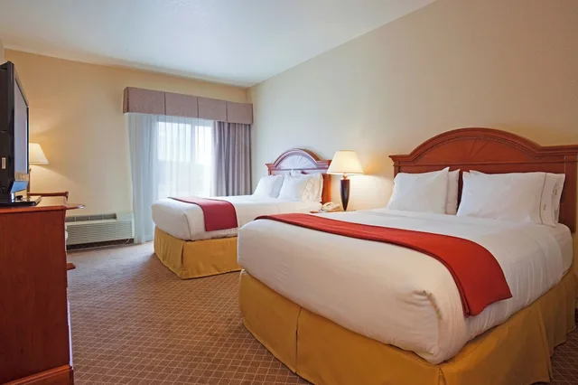 غرفة قياسية بسرير كوين، Holiday Inn Express Hotel & Suites Wausau 1/2