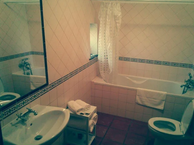 House, 3 Double Beds, Sofa، MONTE DA ESPERANCA 2/2