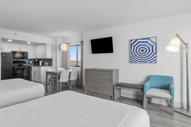 Efficiency, Pinnacle, Deluxe, Queen Bed, Ocean View، Compass Cove Resort 3/5