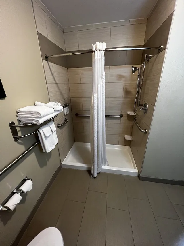 جناح بسريرين كوين لذوي الإعاقة، Holiday Inn Express Hotel And Suites Alva 5/5