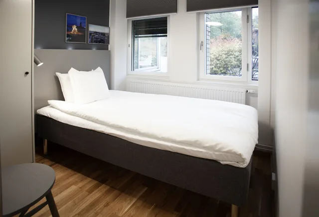 استوديو بغرفتين مع أريكة بمطبخ صغير، First Hotel The Studio 1/2