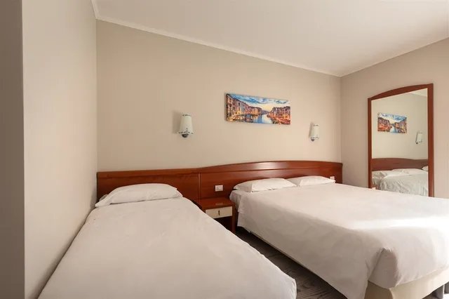 غرفة ثلاثية بثلاثة أسرّة، NOVENTA HOTEL 1/8