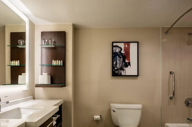 غرفة بسريرين مزدوجين، Delta Hotels by Marriott Philadelphia Airport 2/2