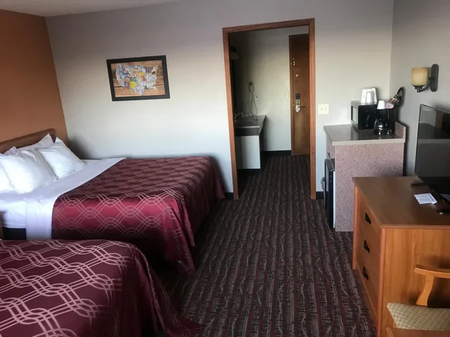 غرفة رباعية بسريرين كوين بإطلالة على البحيرة، Econo Lodge Lakeview 4/10
