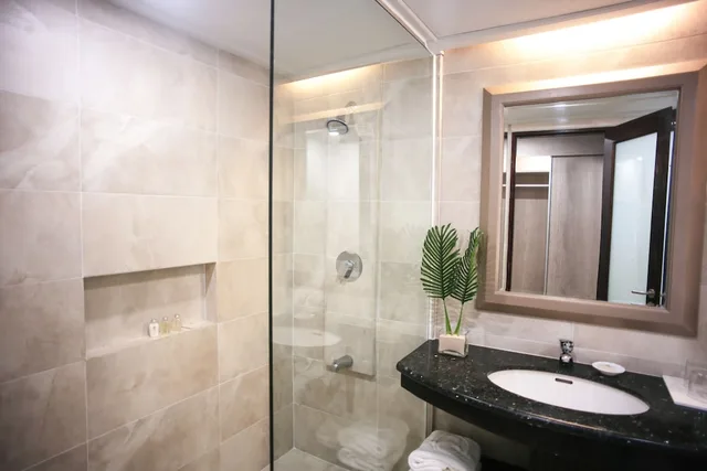 غرفة بريميير بسرير مزدوج وسرير فردي، Boracay Mandarin Island Hotel 4/4