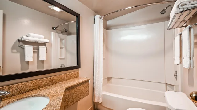 غرفة قياسية بسريرين كوين يُسمح فيها بالحيوانات الأليفة، Best Western New Oregon 10/10