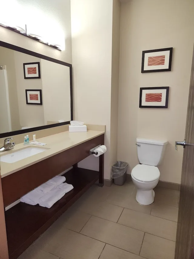 Suite, Comfort Inn Bolivar, MO 4/4