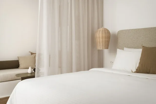 Junior Suite, Queen Bed, Lateral Side Sea View, Jetted Tub، Mykonos Flow - Super Paradise 7/10