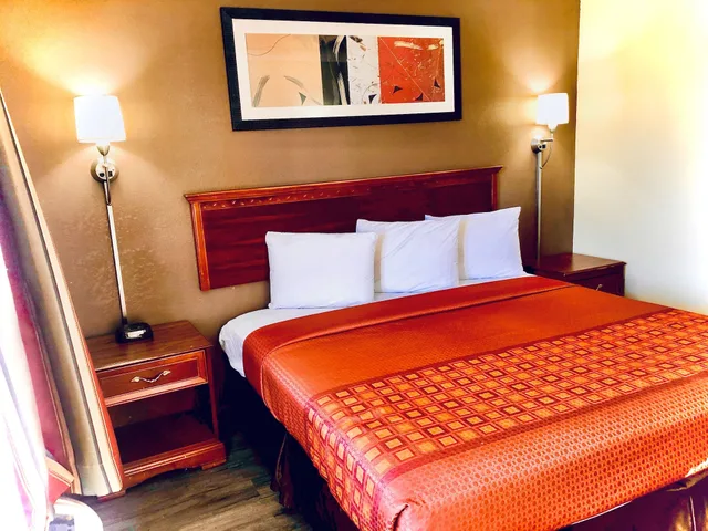 Room, King Bed, Americas Best Value Inn Tulsa at I-44 4/7