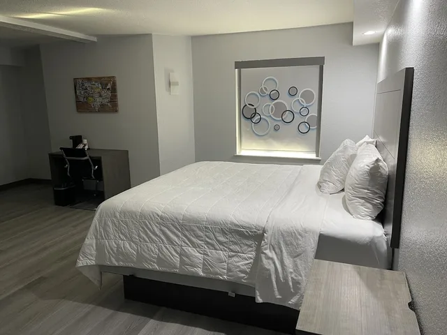 غرفة بسرير كينج، Quality Inn and Suites Richardson-Dallas 7/10