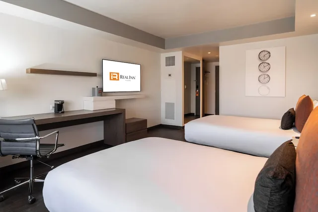 Deluxe, 2 Double Beds, Real Inn Tijuana by Camino Real Hotels 5/8