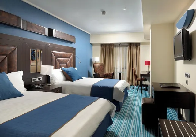 غرفة بريميوم بسريرين مزدوجين مع دخول صالة النادي، Crowne Plaza Athens City Centre 5/10