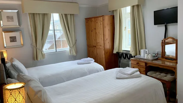 Room, Twin Beds, The Crescent Guest House 1/10