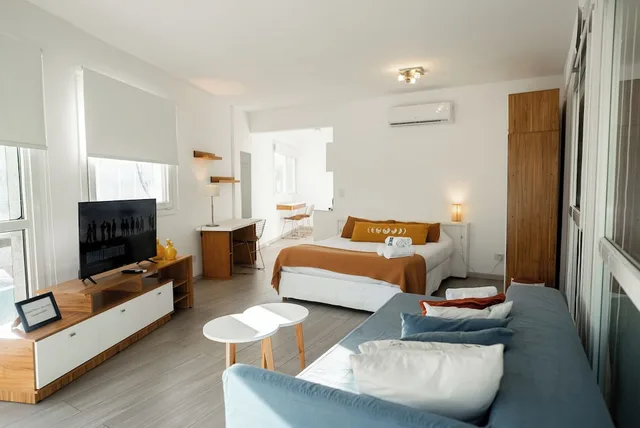 جناح استوديو بسرير كينج مع أريكة، Sucre Suites 8/10