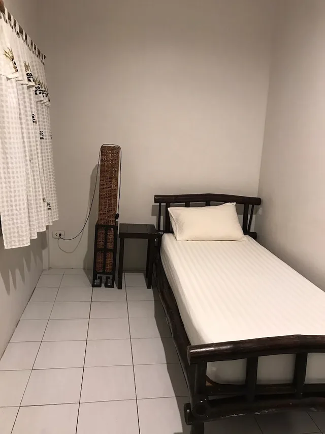 غرفة مفردة بسرير فردي بحمام مشترك في الملحق، Lamphu House Bangkok 2/3