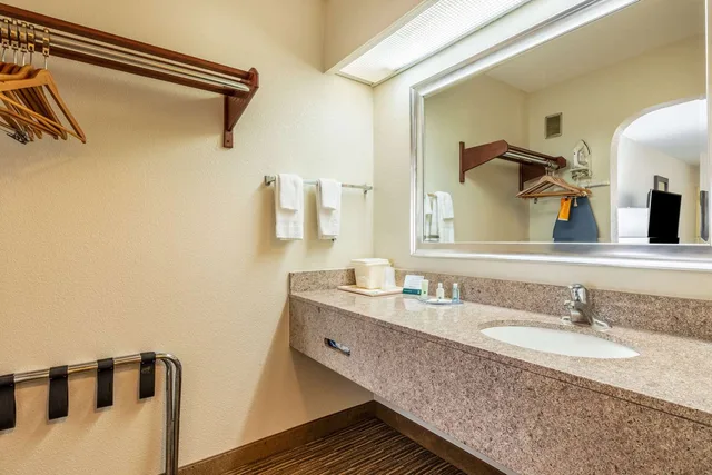 غرفة بسرير كينج، Quality Inn Southaven - Memphis South 2/2