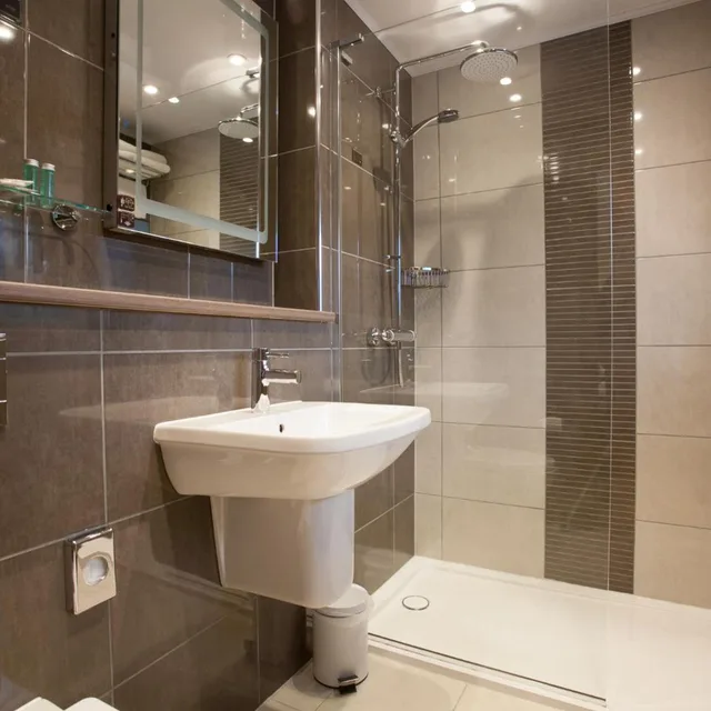 Room, Twin Beds, Loch View, Cruachan Hotel 9/10