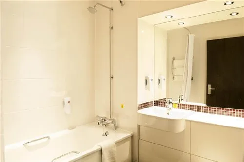 Room, Quadruple, Premier Inn Manchester Central 2/2